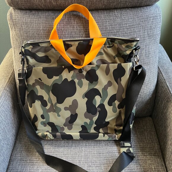 Shortylove Wonder Crossbody in Camo - Picture 6 of 7